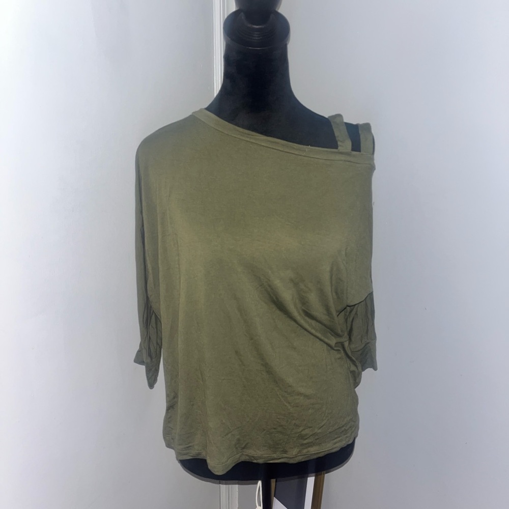 Green Women’s Off-Shoulder Tee
